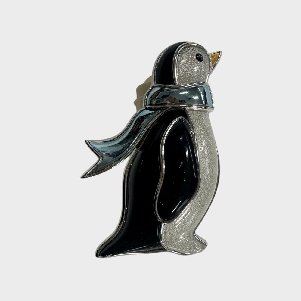 Bath and Body Works Christmas Penguin Wallflower Plug In - Picture 4 of 7